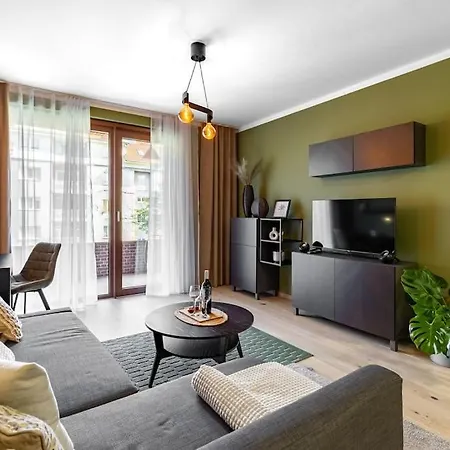 Zwirn Comfort With Balcony Apartment *